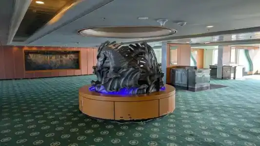 Queen Elizabeth 2 - 91