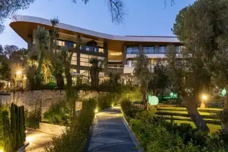 Unique Life Style - 79