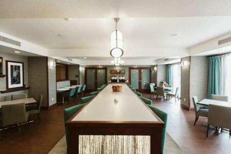 Hampton Inn Bismarck - 51