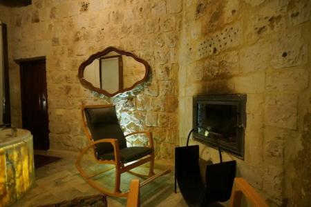 Shoestring Cave House - 49