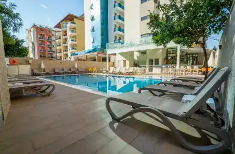 Kleopatra Celine - 37