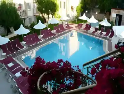 Moonshine & Suites - 18