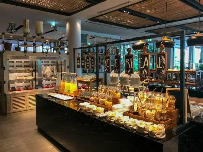 Four Points by Sheraton Phuket Patong Beach Resort - 8