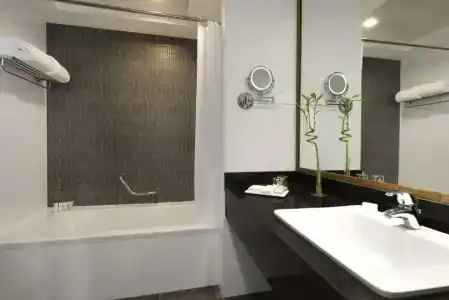 Ramada by Wyndham Abu Dhabi Corniche - 50