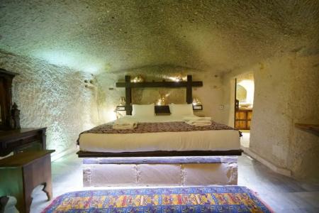 Shoestring Cave House - 25