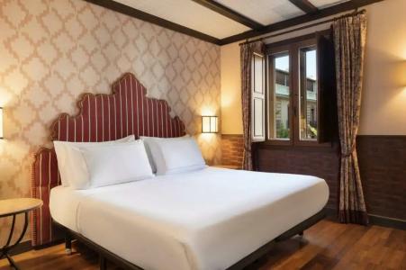 Palacio de Santa Paula, Autograph Collection - 84