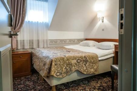 Three Crowns Residents - 77