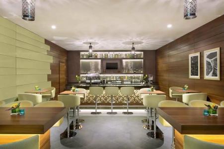 Hilton Garden Inn Dubai Al Muraqabat - Deira - 68
