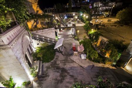 Roma Cave Suite - 65