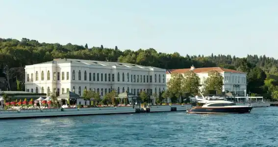 Four Seasons Istanbul at the Bosphorus - 3