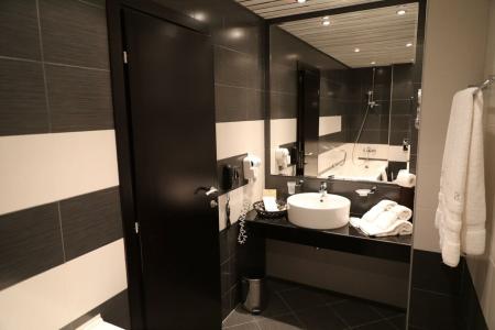 Cosmopolitan & Wellness - 41