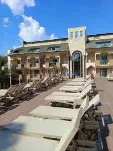 Ambassador Plaza - 18