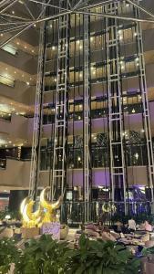 Jumeirah Emirates Towers - 95