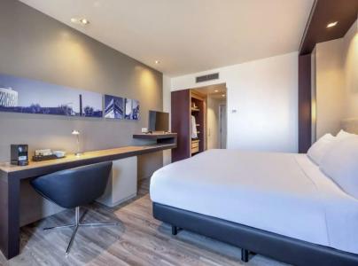 Barcelona Condal Mar Affiliated by Meliá - 45