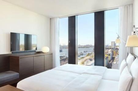 Empire Riverside - 84