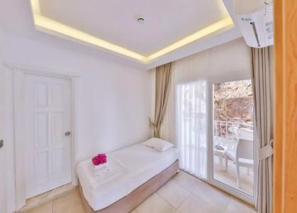 Linda Beach Class - 80