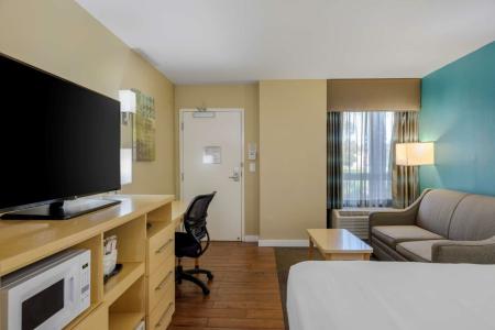 Best Western Plus South Coast Inn - 7