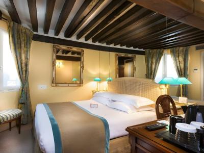 Dauphine Saint Germain - 43