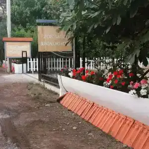 Secret Garden & Bungalows - 16