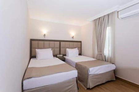 Moonshine & Suites - 50