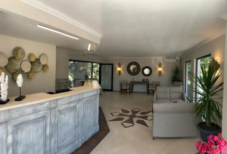 Moonshine & Suites - 81