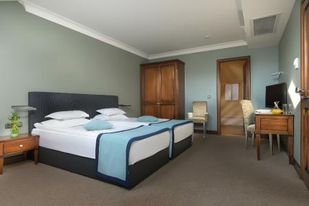 Rosslyn Thracia Sofia - 12