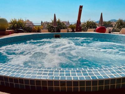 Best Western Premier Le Patio des Artistes Wellness Jacuzzi - 12