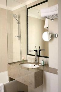 Hôtel Chaplain Paris Rive Gauche - 88