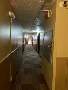 Super 8 by Wyndham Bismarck - 57