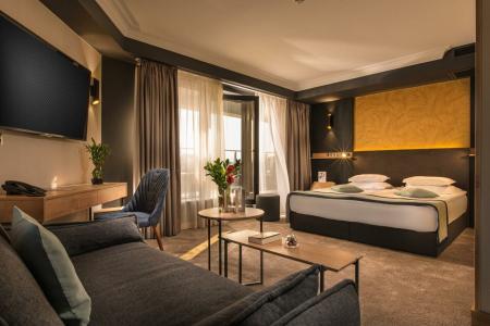 Rosslyn Thracia Sofia - 60