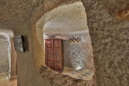 Shoestring Cave House - 18