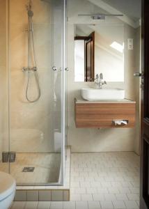 Queen's Court & Residence - 64