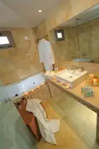 Royal Heights Resort Villas & Spa - 11