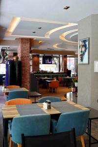 May Flower Apart - 36