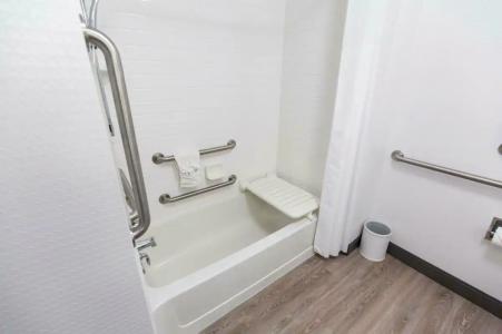 Hampton Inn Bismarck - 27