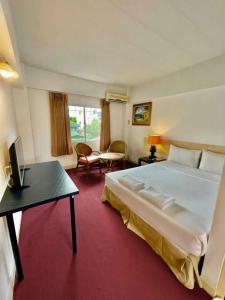 MANGO Lagoon Place - 90