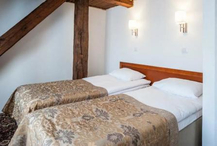 Three Crowns Residents - 95