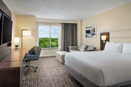 DoubleTree by Hilton Greensboro - 10
