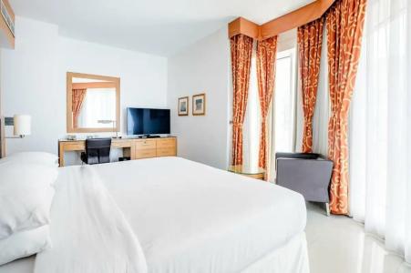 Four Points by Sheraton Downtown Dubai - 80