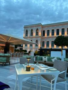 Four Seasons Istanbul at the Bosphorus - 29
