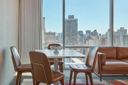 Mondrian Park Avenue - 70