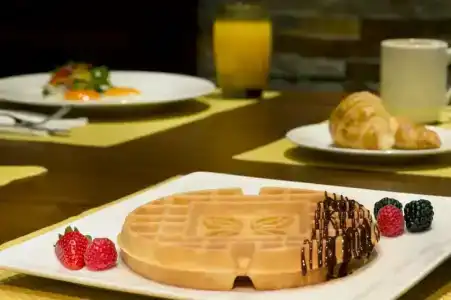 Hilton Garden Inn Dubai Al Muraqabat - Deira - 15