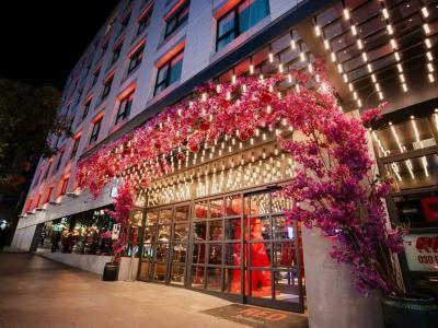 Radisson RED Madrid - 3