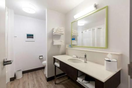 Hampton Inn Bismarck - 55