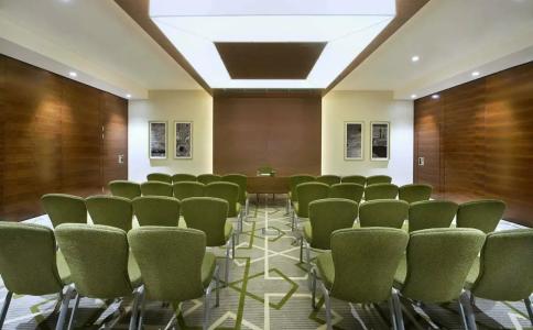 Hilton Garden Inn Dubai Al Muraqabat - Deira - 57