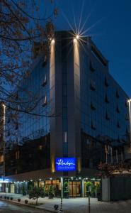 Rosslyn Thracia Sofia - 25