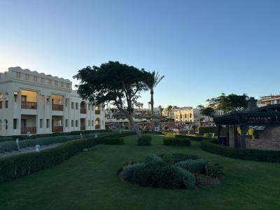 Charmillion Gardens Aquapark - 15