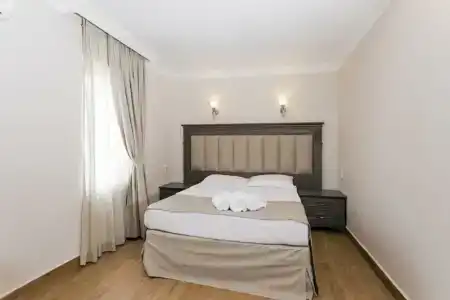 Moonshine & Suites - 91