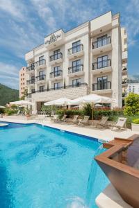 Boutique Momentum by Aycon - 37