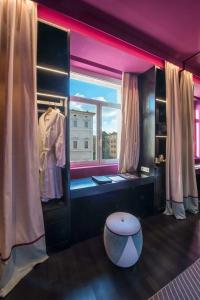 Sina Bernini Bristol, Autograph Collection - 55